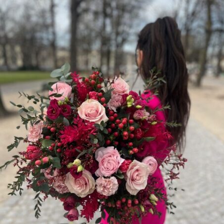 Bouquet Venise with girl