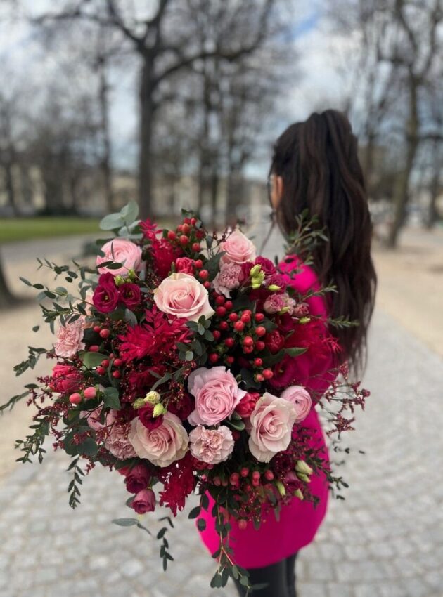 Bouquet Venise with girl